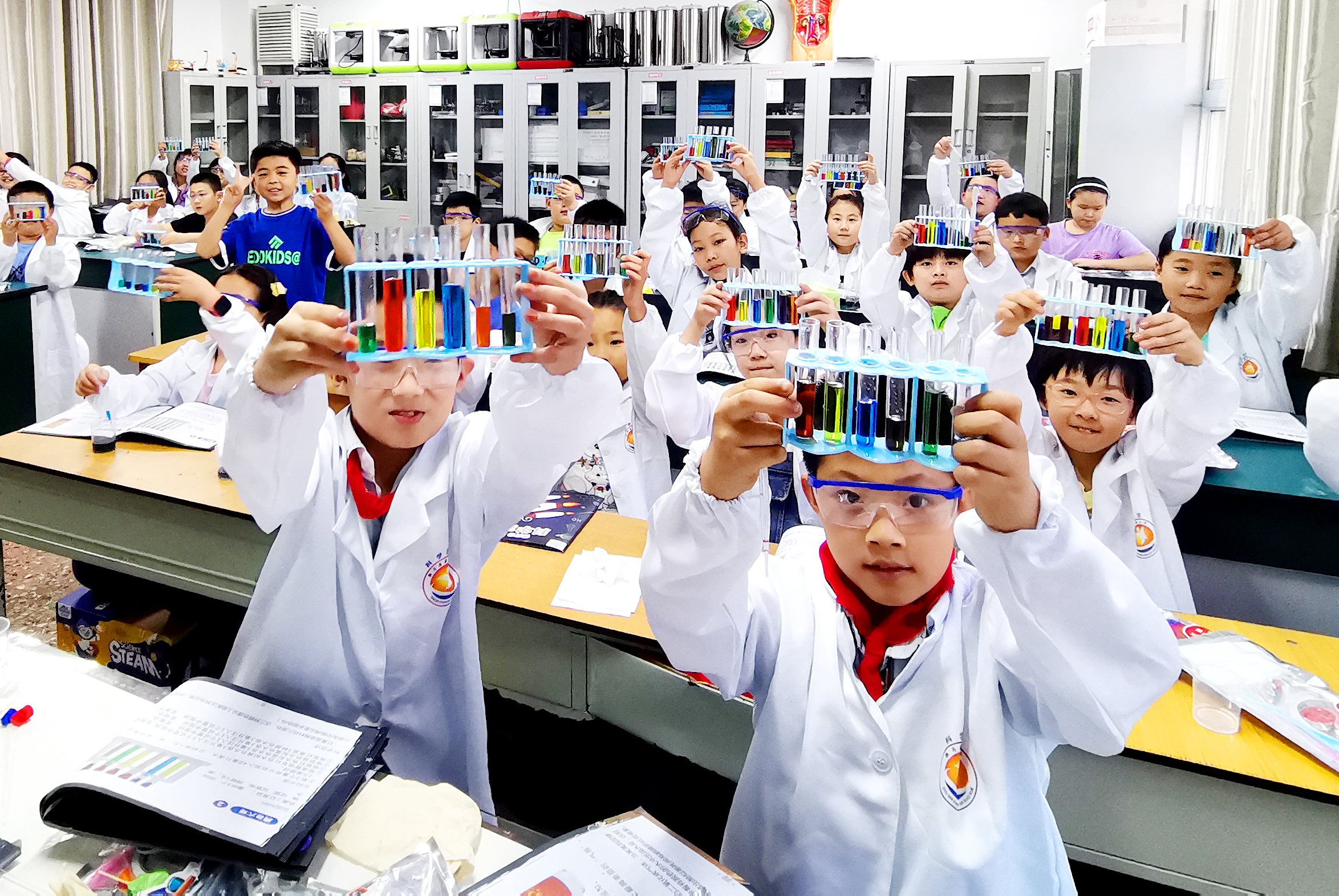 让校园成为师生幸福成长的乐园,让学校成为孩子幸福的乐园