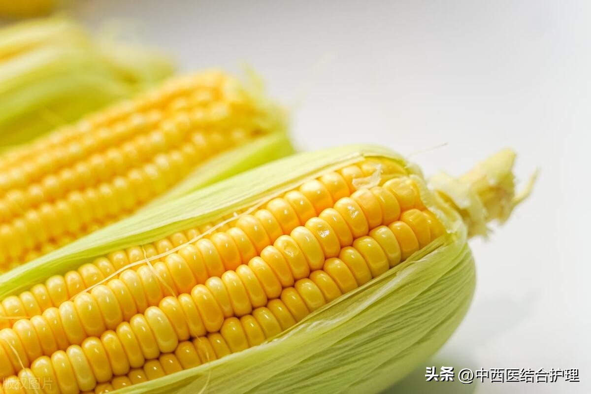 眼睛里有飞蚊症吃什么食物能治疗,眼睛干涩视力模糊吃什么食物最好