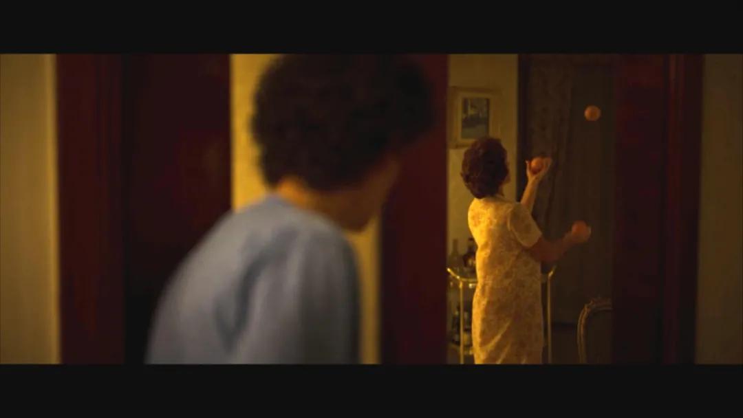 满屏美胸！三观震碎！意大利女人好敢