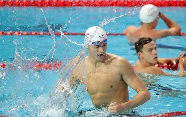 游泳运动员“难言”的秘密：男女比赛前都需要“刮胡子”