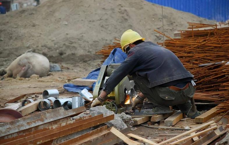 穷得悲哀！57岁民工“上海治病”被隔离：花光18万家底，没钱了