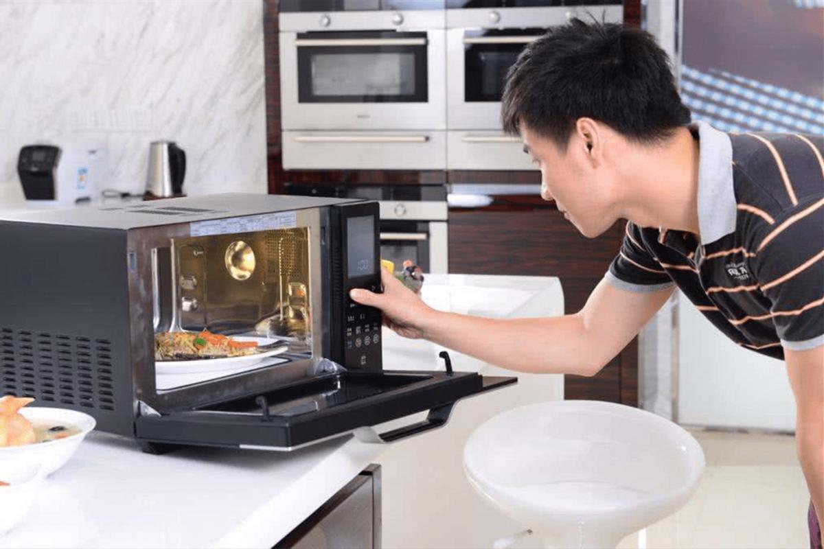 微波炉辐射很强长期使用可致癌,微波炉辐射很强长期使用可致癌吗