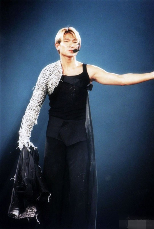 华晨宇刘德华开演唱会，刘德华用实际行动诠释谁是华语乐坛之神