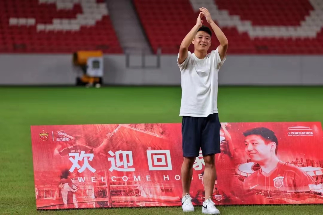 武磊海港客场球衣,武磊接过西班牙球衣