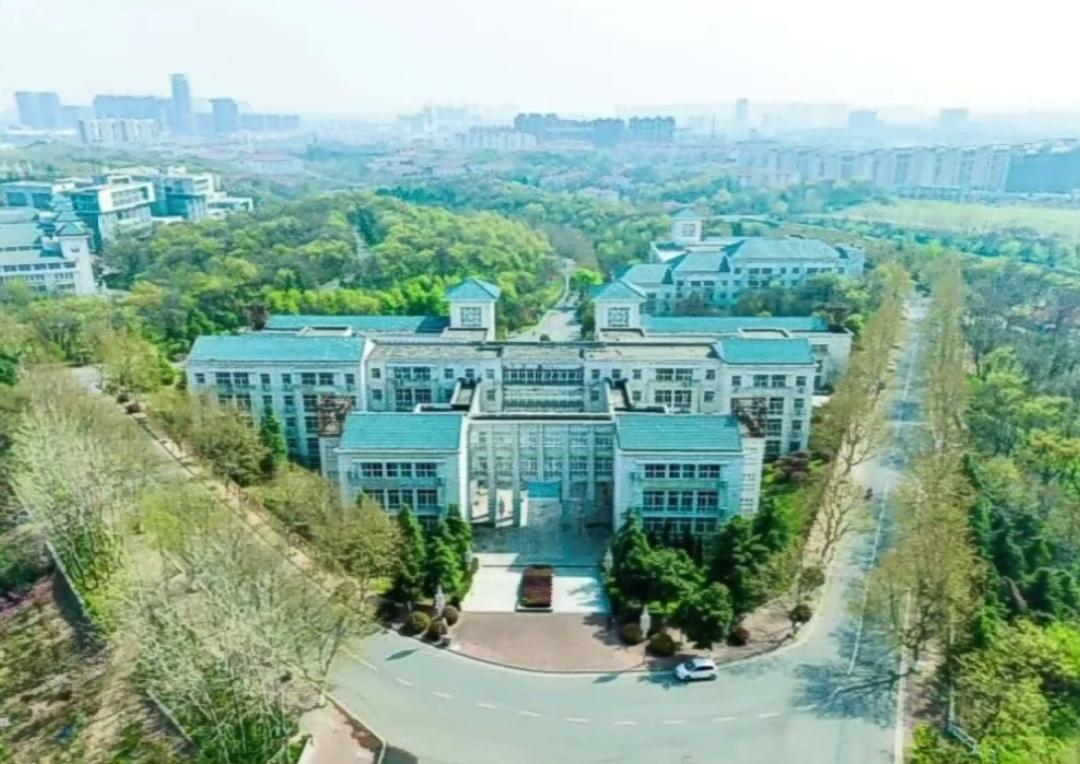 南京一博士后在团购中索取回扣，校方：严肃处理，网友：师德问题