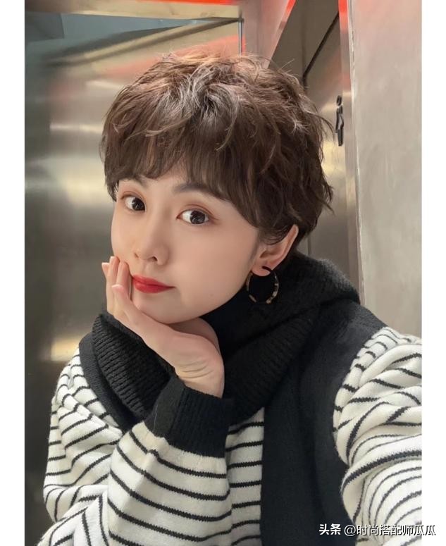 怎样烫发让黑长直显得你头发多,黑长直不想贴头皮怎么烫发