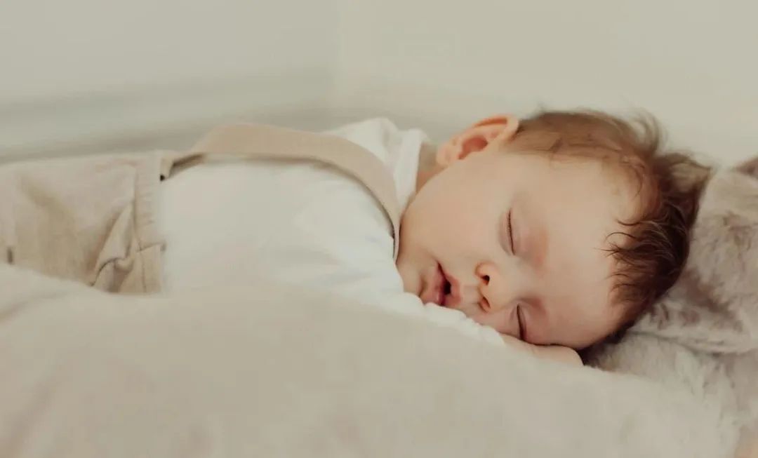 宝宝夜醒频繁怎么办断奶后,宝宝夜醒频繁翻身哭闹吃什么药