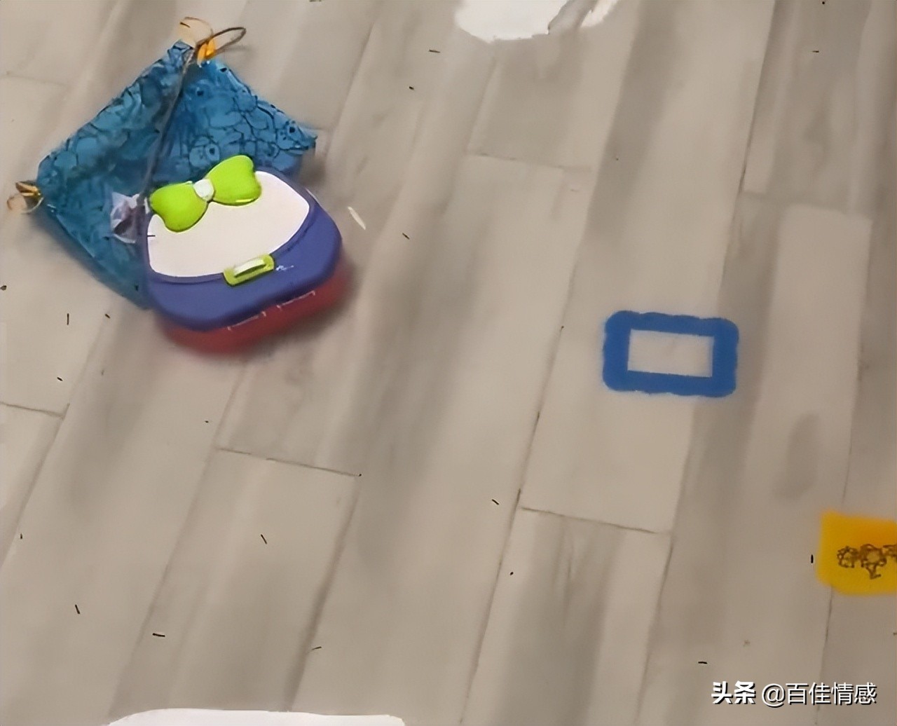 女子凌晨惊醒发现家被淹,女子一觉醒来发现家被淹了