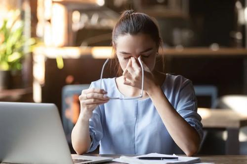 800度近视手术以后会有什么后遗症,近视手术有多大几率没有后遗症