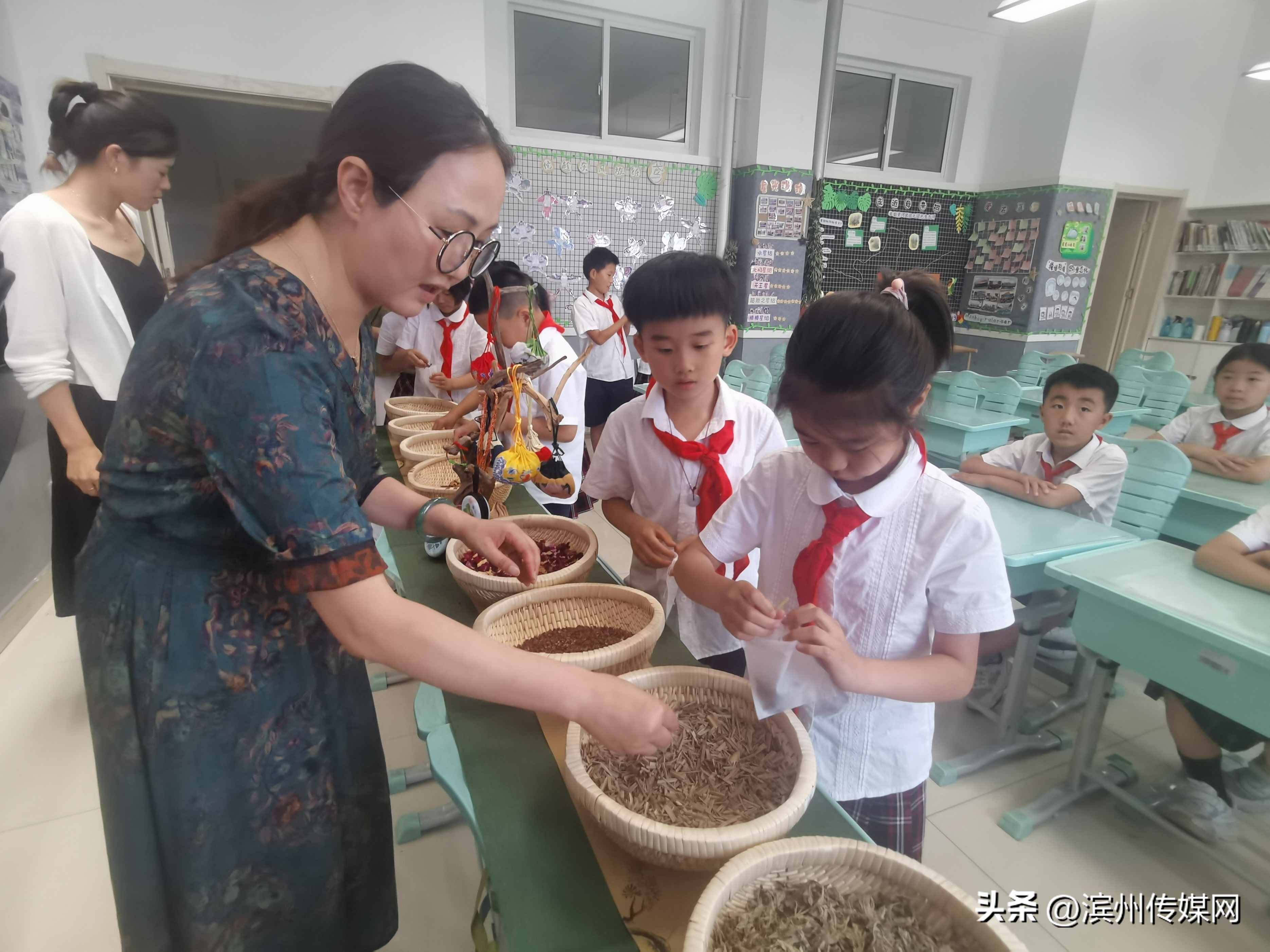 非遗文化进校园课堂设计,学校邀请非遗文化传承人进校园