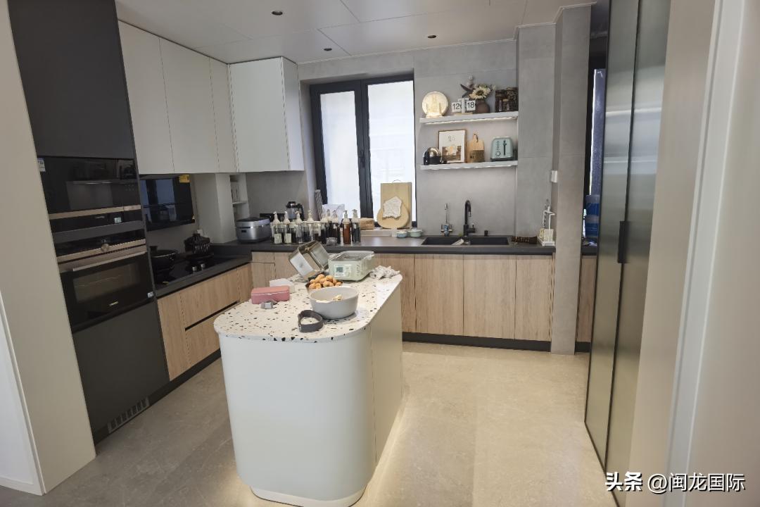 橱柜定制应该怎么选择,品牌定制橱柜和衣柜价格不一样