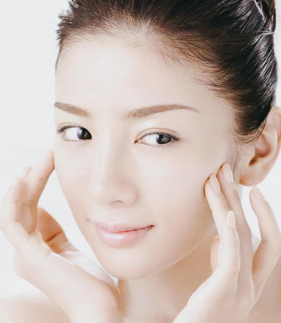 痘痘被困扰了怎么办,被痘痘困扰多年了怎么办啊