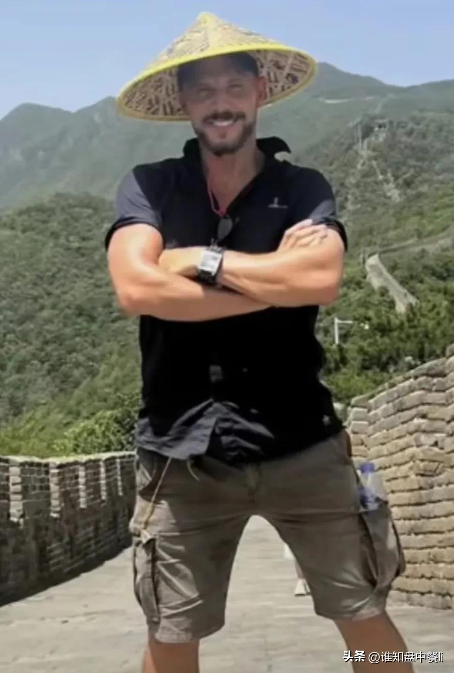 法游客40高温天登长城,法国游客包场逛长城