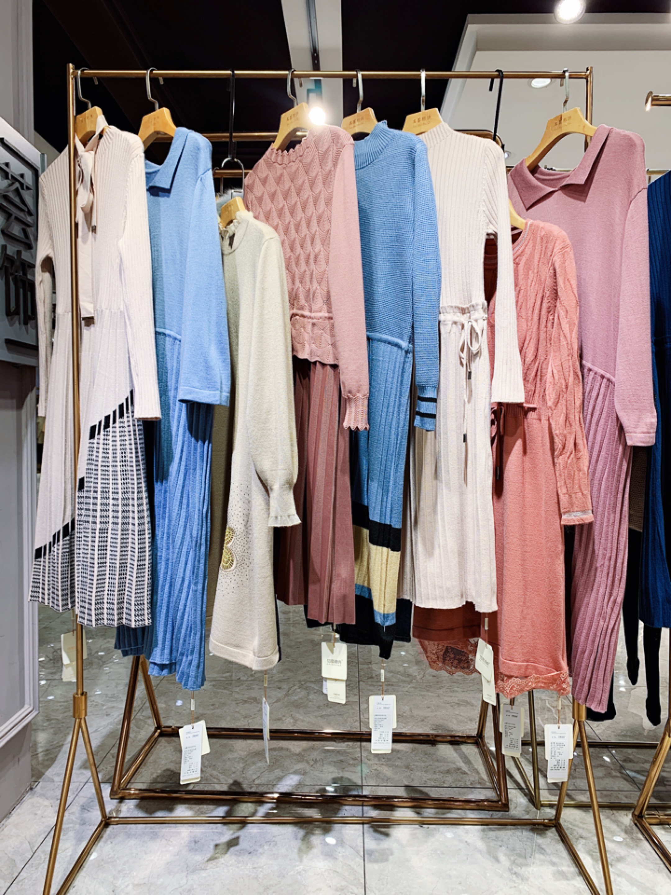 迷尚风彩2021重工打底衫专柜撤柜剪标尾货清仓厂家库存折扣女装