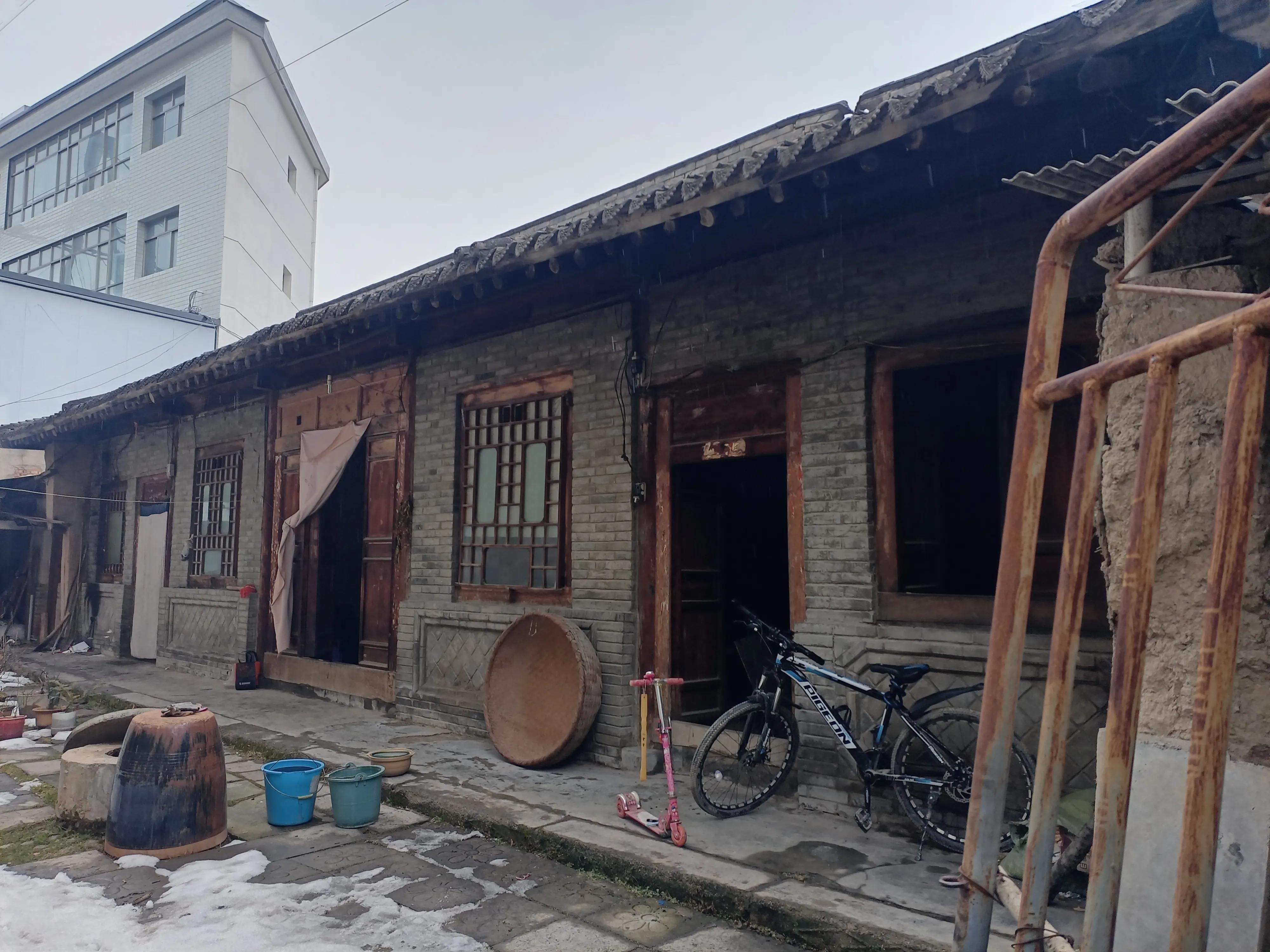 碰到偷偷使坏的邻居要忍吗,遇到邻居搭讪怎么拒绝他