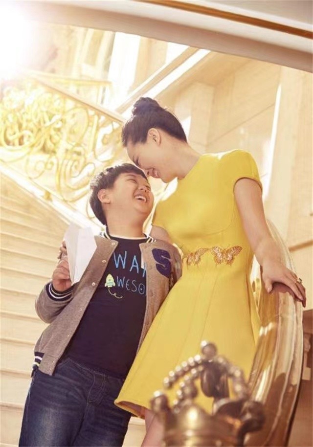 王艳23岁嫁入豪门跟老公差几岁,王艳嫁入豪门真实生活