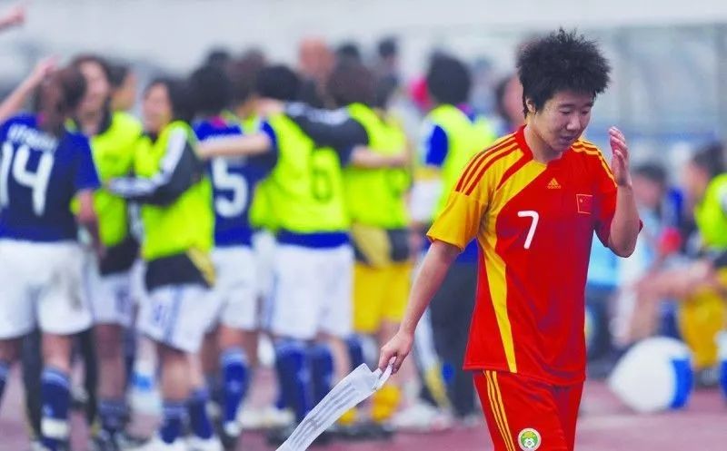 中国男足年薪百万,中国男足女足年薪