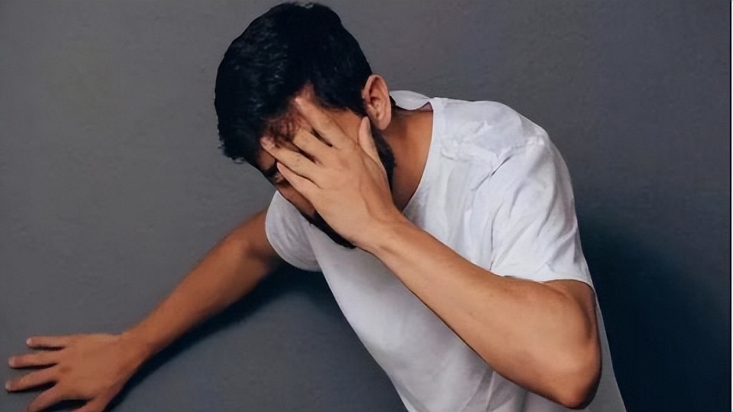 突然蹲下站起来头晕眼前一黑,蹲下突然起身头晕眼黑正常吗