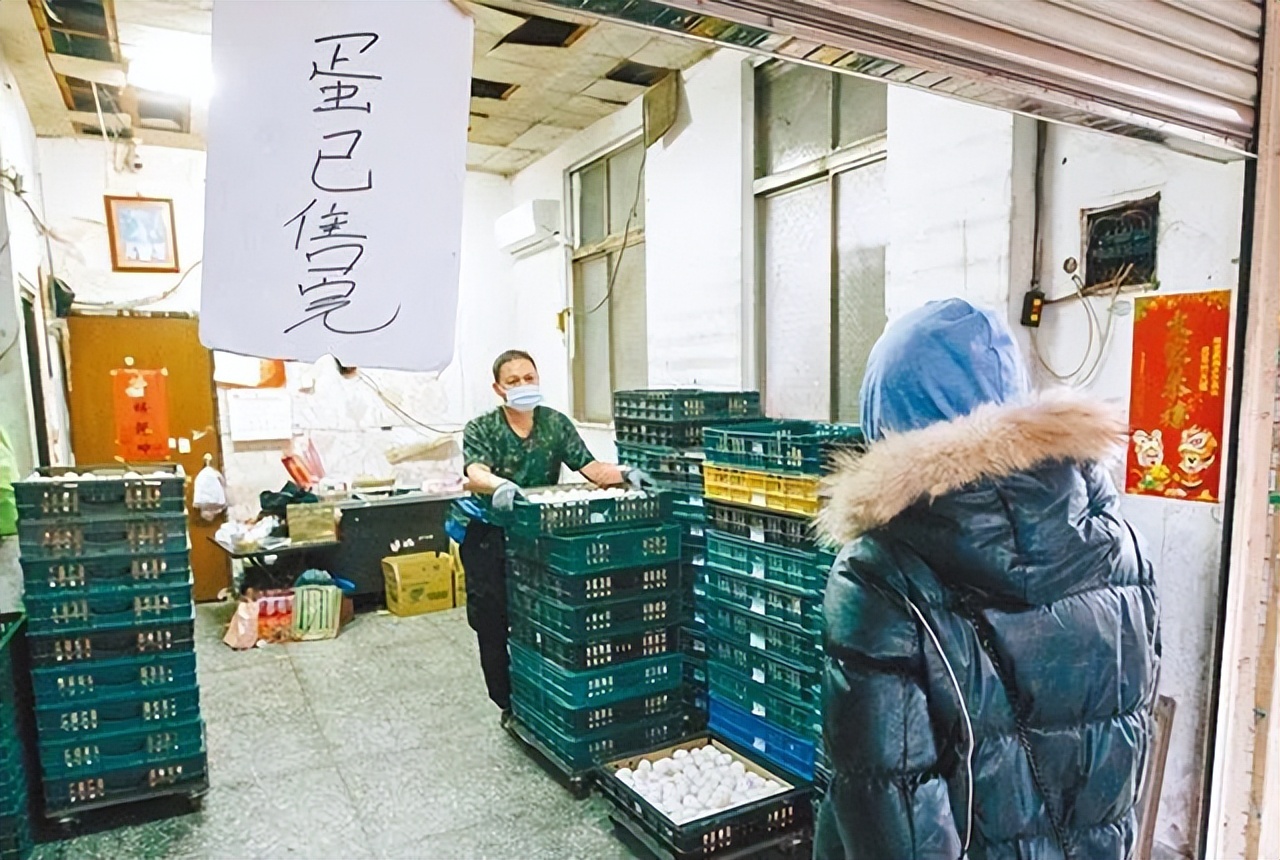 台湾400元买鸡蛋,台湾民众买24个鸡蛋花400元