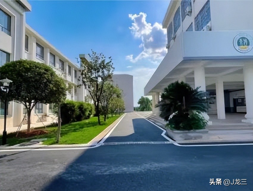 景雅高级中学是普高还是职高,景雅高级中学学费多少