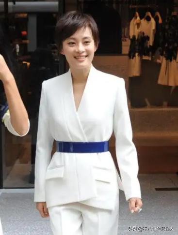 发腮堪比毁容的女星,发腮成大方脸