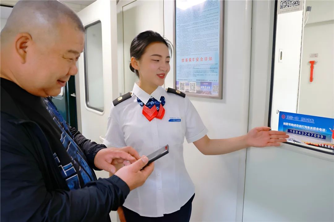 “老年旅客乘火车攻略”拍了拍你,快为爸妈收藏!