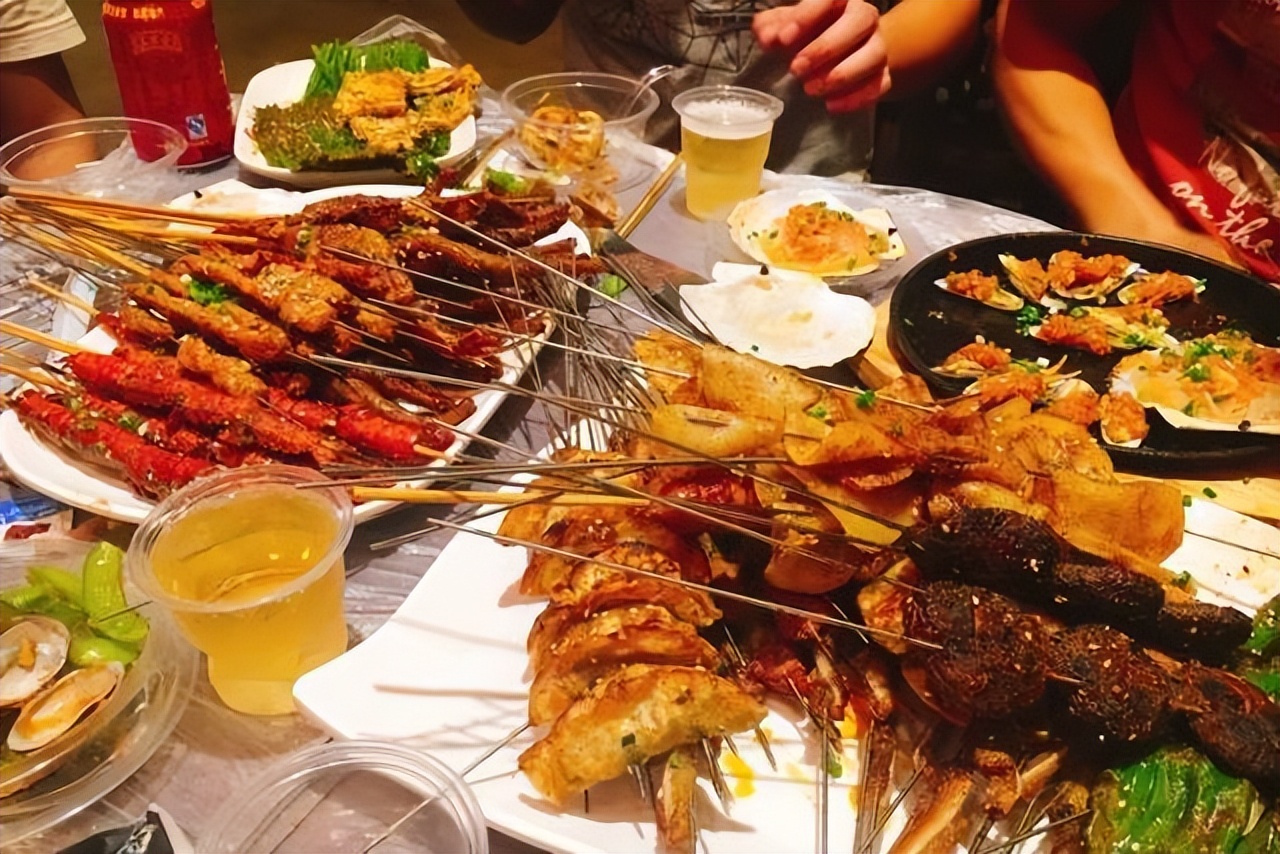 晚上睡得晚饿了该不该吃,再不睡就饿了