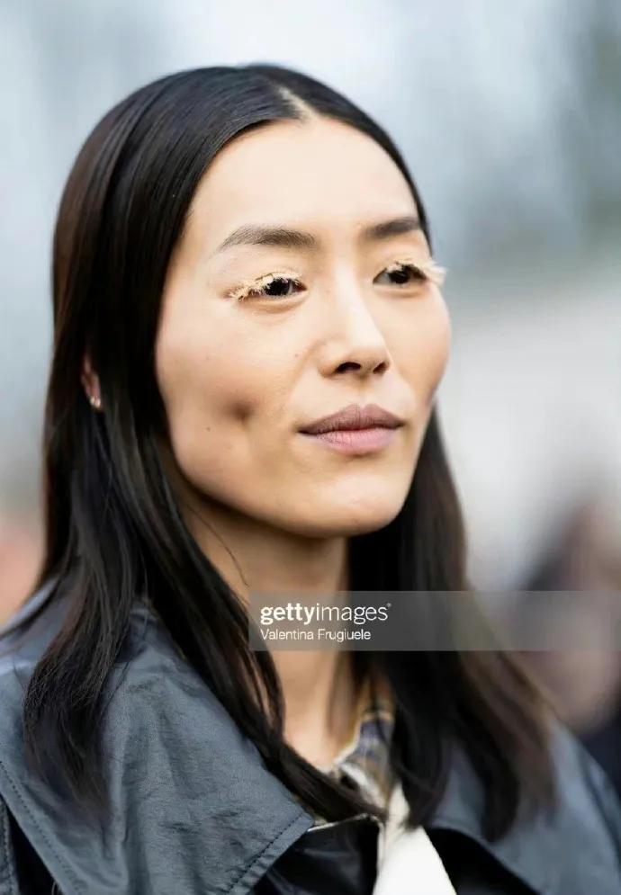 开裆裤,裸胸装,今年高奢大秀一个比一个奇葩,暴露就是时尚?