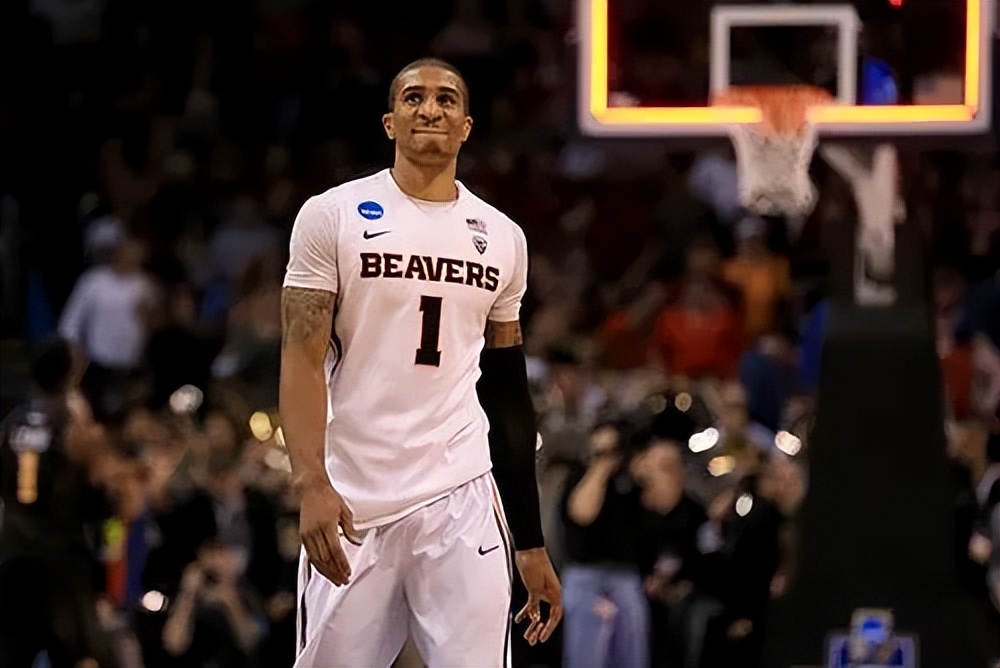 小佩顿6年9支球队,小佩顿勇士总冠军