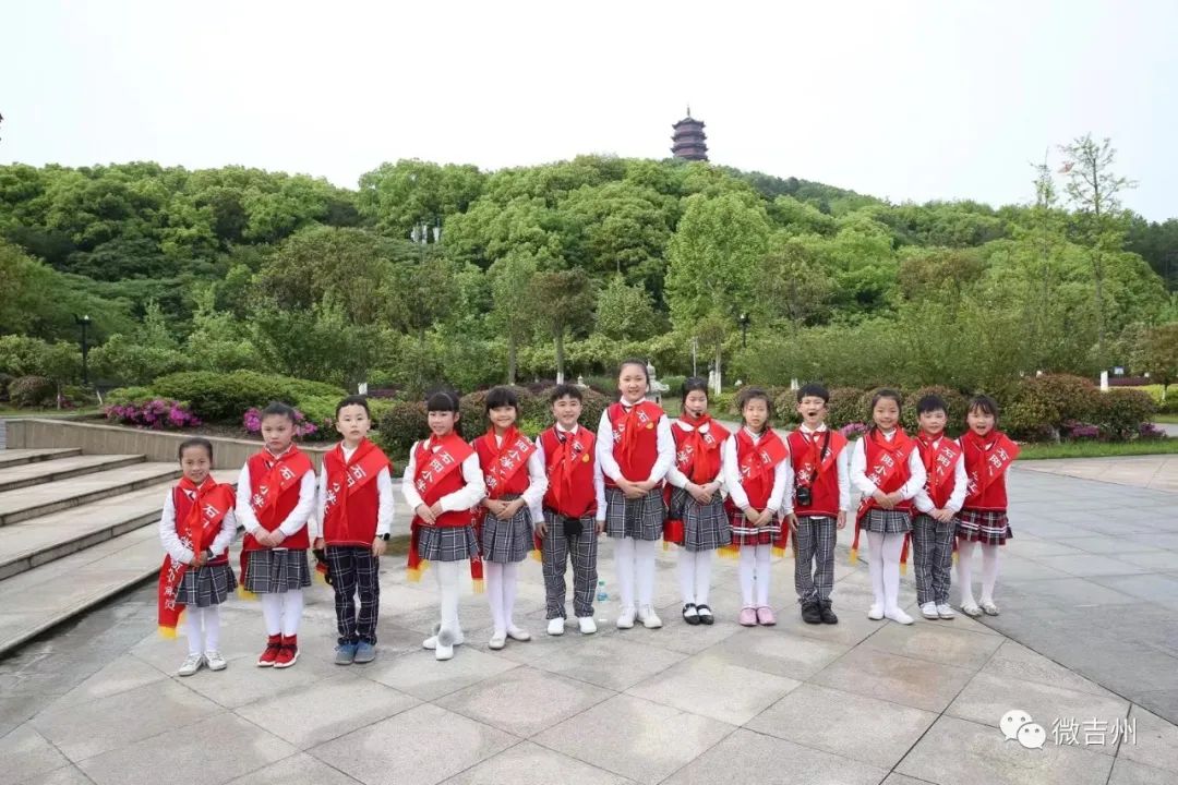 全省首批两所示范学校,全省33所示范校84所创建单位