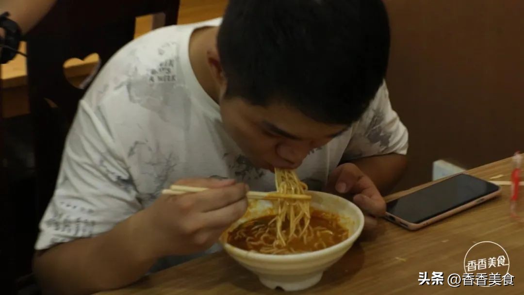 开了20年的街边小店,天津喝汤凉皮