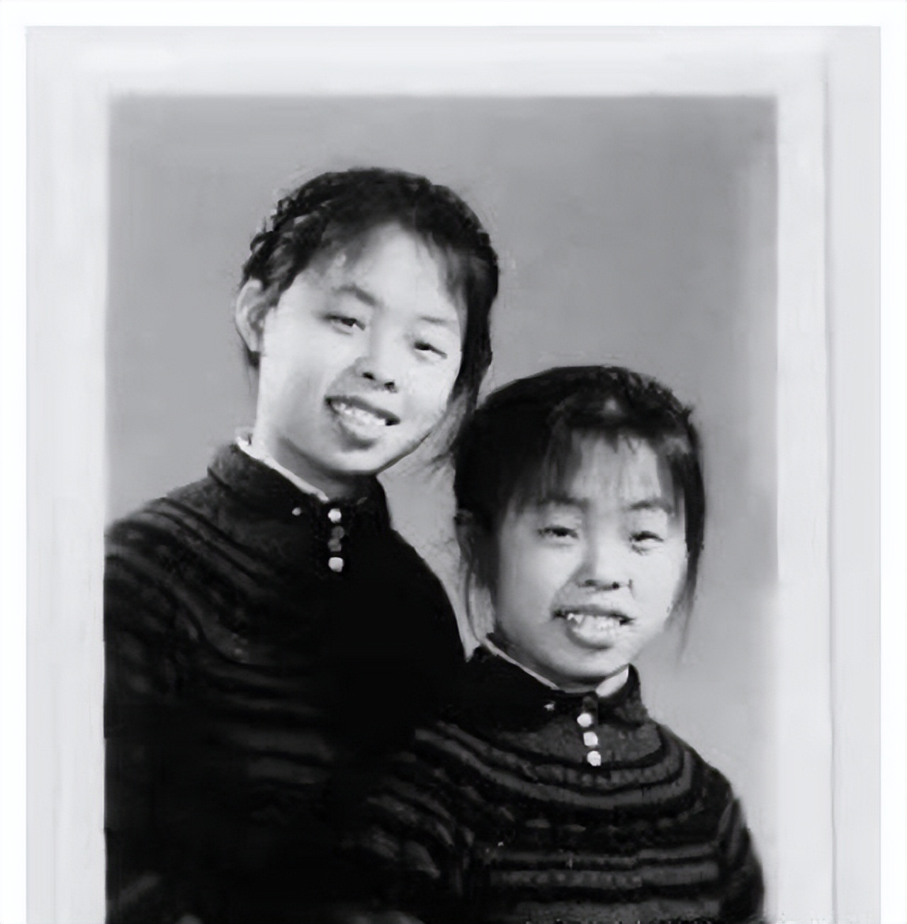 河南双胞胎姐妹真相,34年闺蜜竟是双胞胎