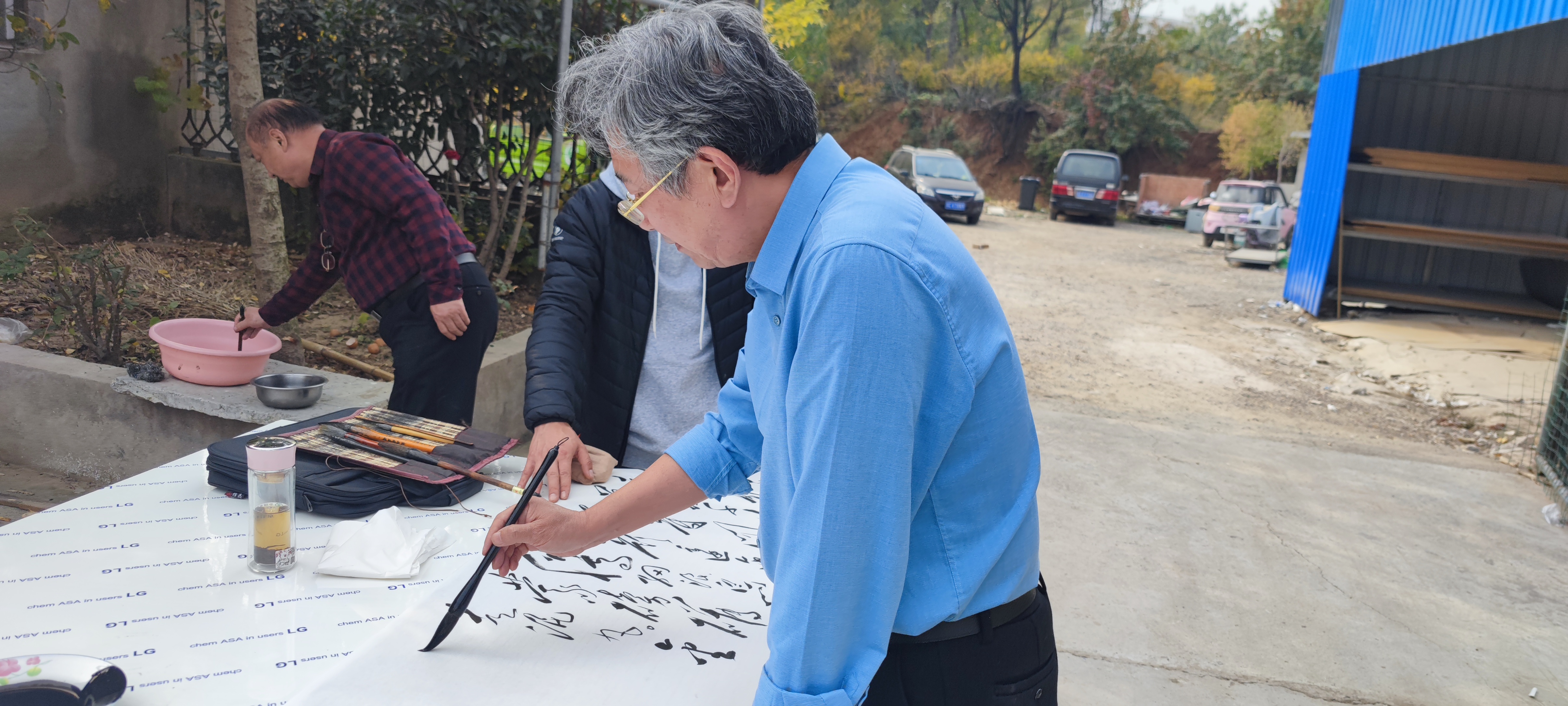 妙笔丹青写春秋,翰墨香飘义安村