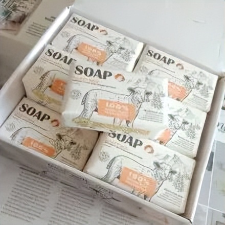 身上老是洗不干净是怎么回事,洗完澡皮肤干痒起白皮屑怎么回事