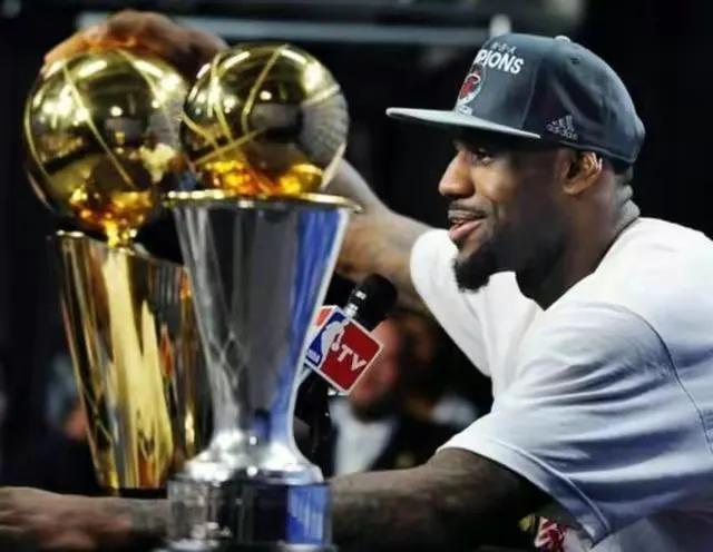 勒布朗詹姆斯,是什么让他幸运的当了十年的联盟第一人