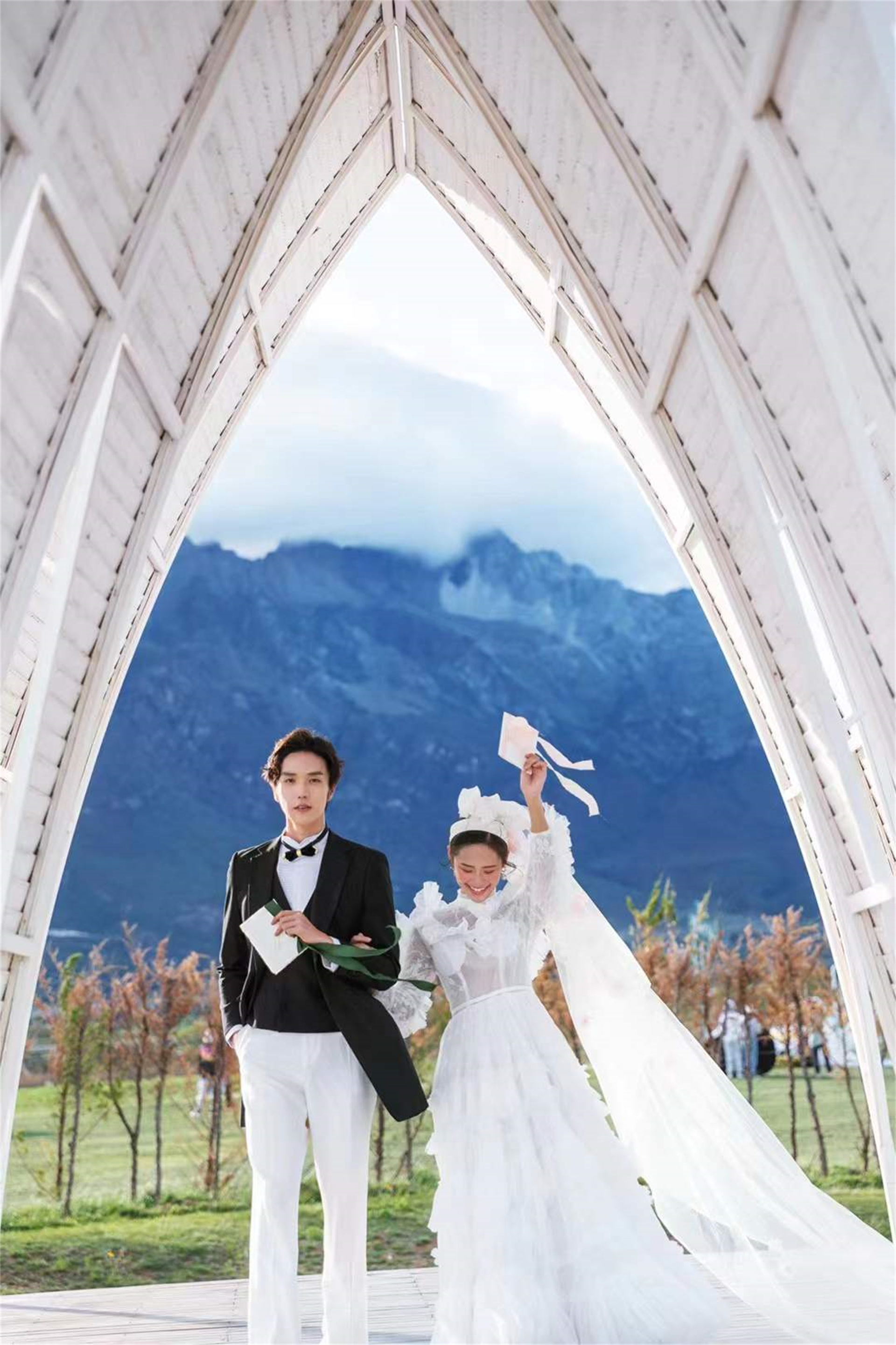 丽江旅拍婚纱照礼服怎么选？选这5种礼服准没错了，高级感拉满