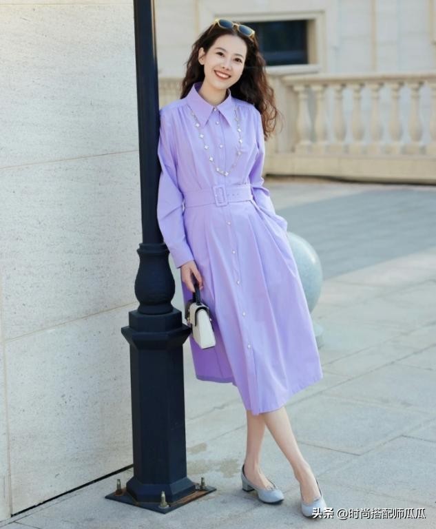 夏季流行最新款上衣和裤子,今年最流行的裙裤和上衣新款