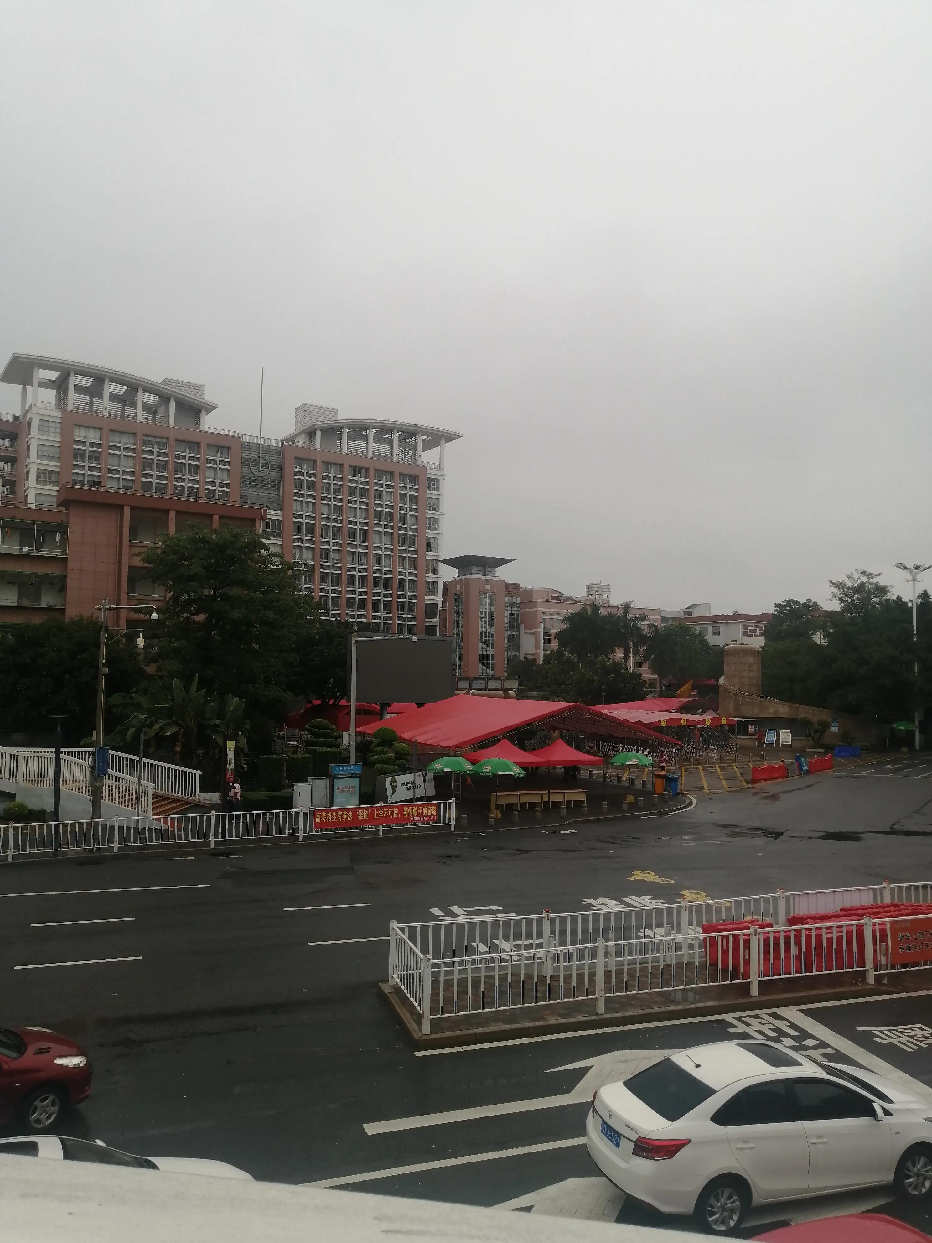 厦门同安一中好还是二外好,厦门同安一中高中滨海校区怎么样