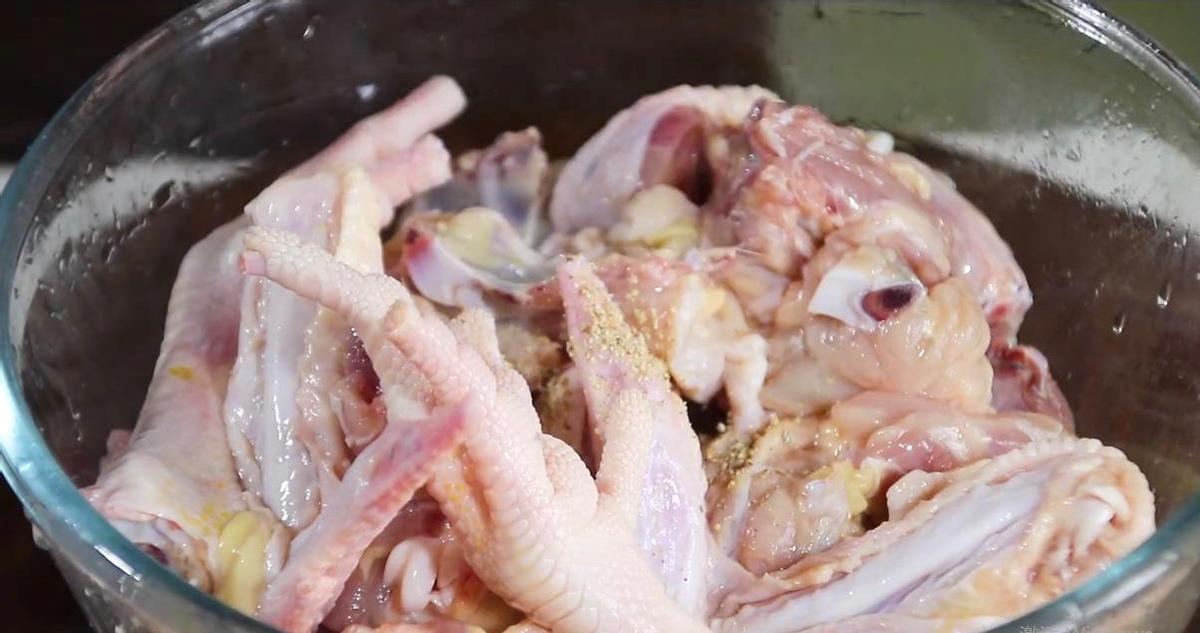 炖鸡肉时切记别直接焯水教你一招,炖鸡肉别直接焯水教你正确做法