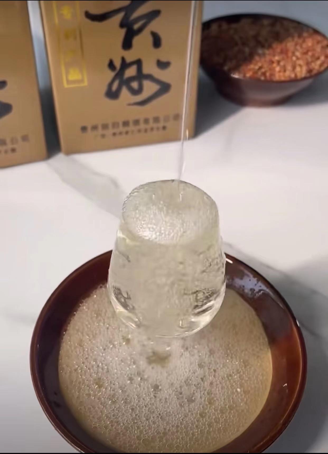 97年赖茅香港回归特制多少钱一瓶,赖茅1997香港回归两斤装的多少钱