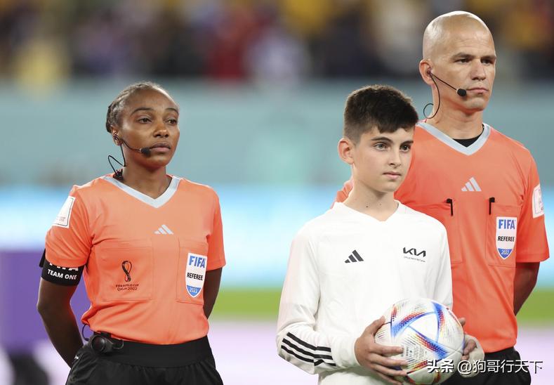 女裁判更容易减少球场冲突吗,女子球场互动裁判