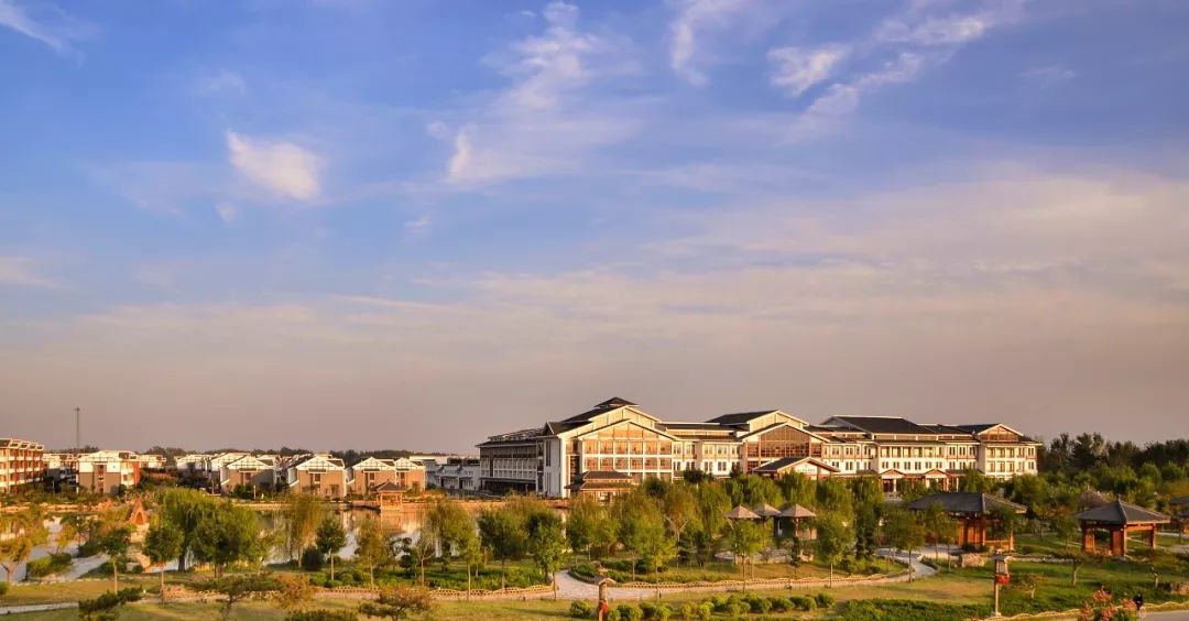 德百温泉旅游小镇正在直播,德百温泉旅游小镇618大促