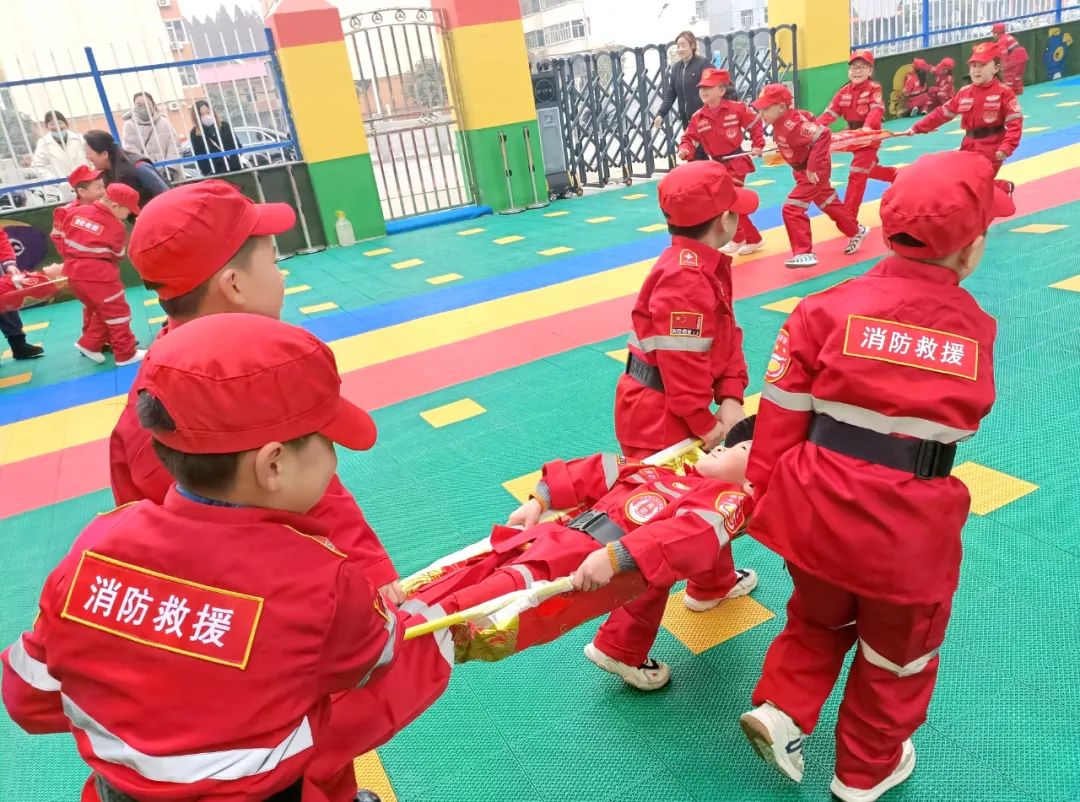 消防安全进百校宣传教育系列活动,走进学校开展消防安全宣传第一课