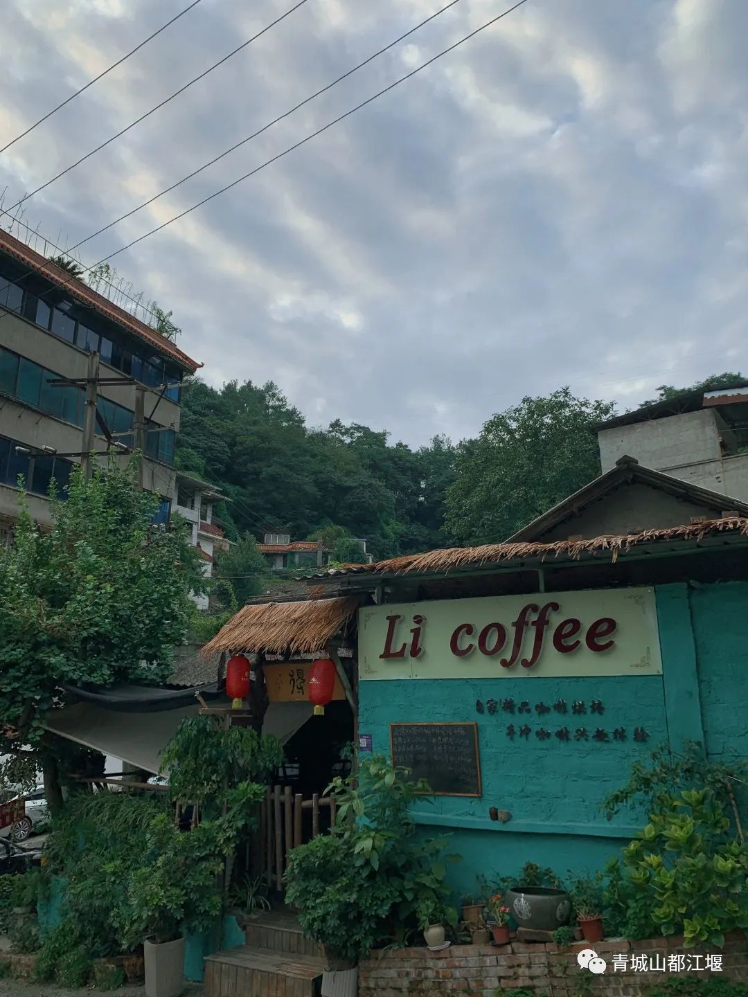 初秋城市漫游指南！都江堰8大爆款夜游地全在这里，吹河风尝美食get暴走两万步的畅快~