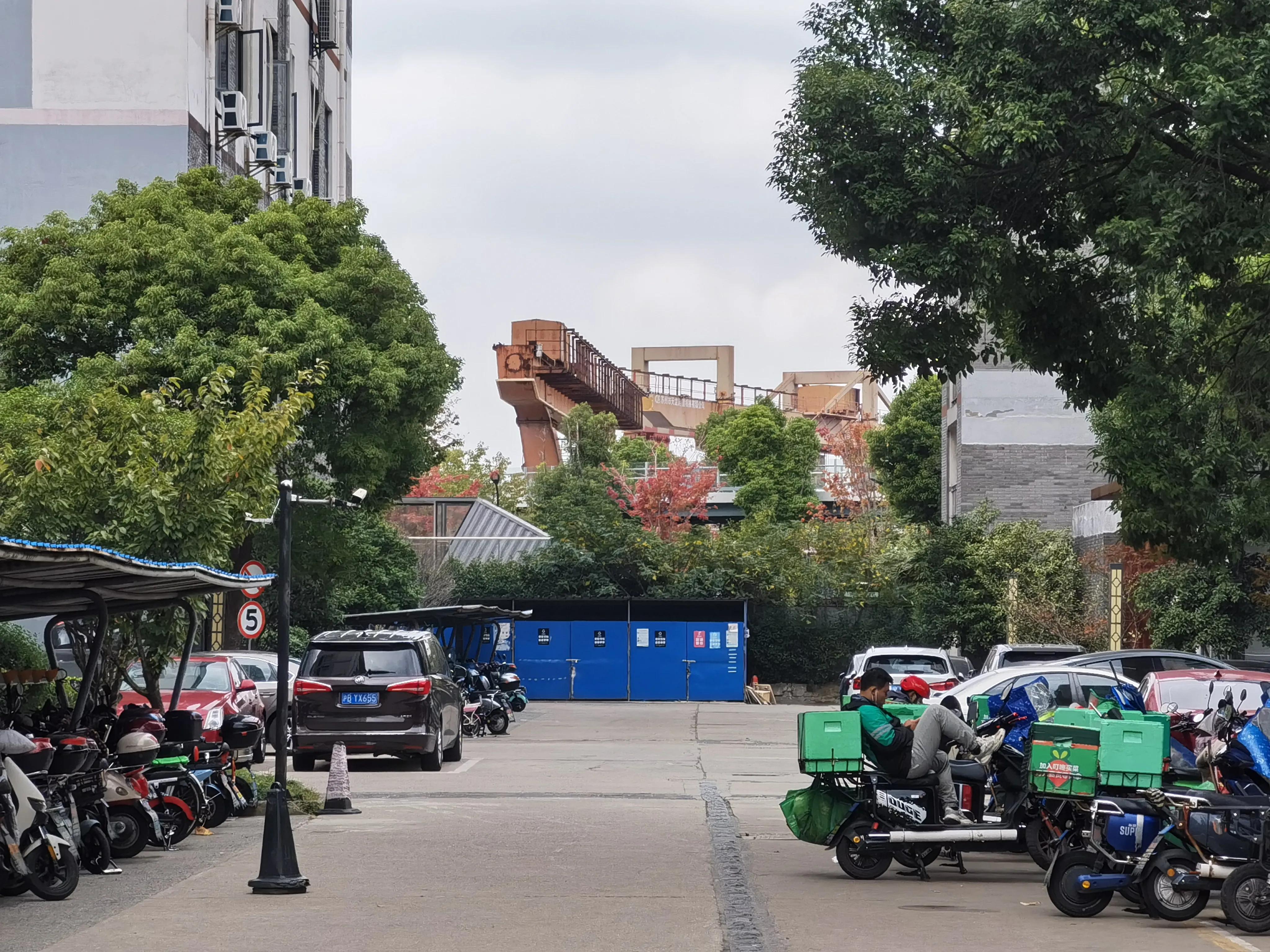 智汇园，巧遇汉服小姐姐，益生菌先驱养乐多，健肠长寿，上海宝山