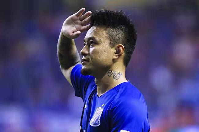 才华横溢却昙花一现,2013上海德比曹赟定飞铲武磊