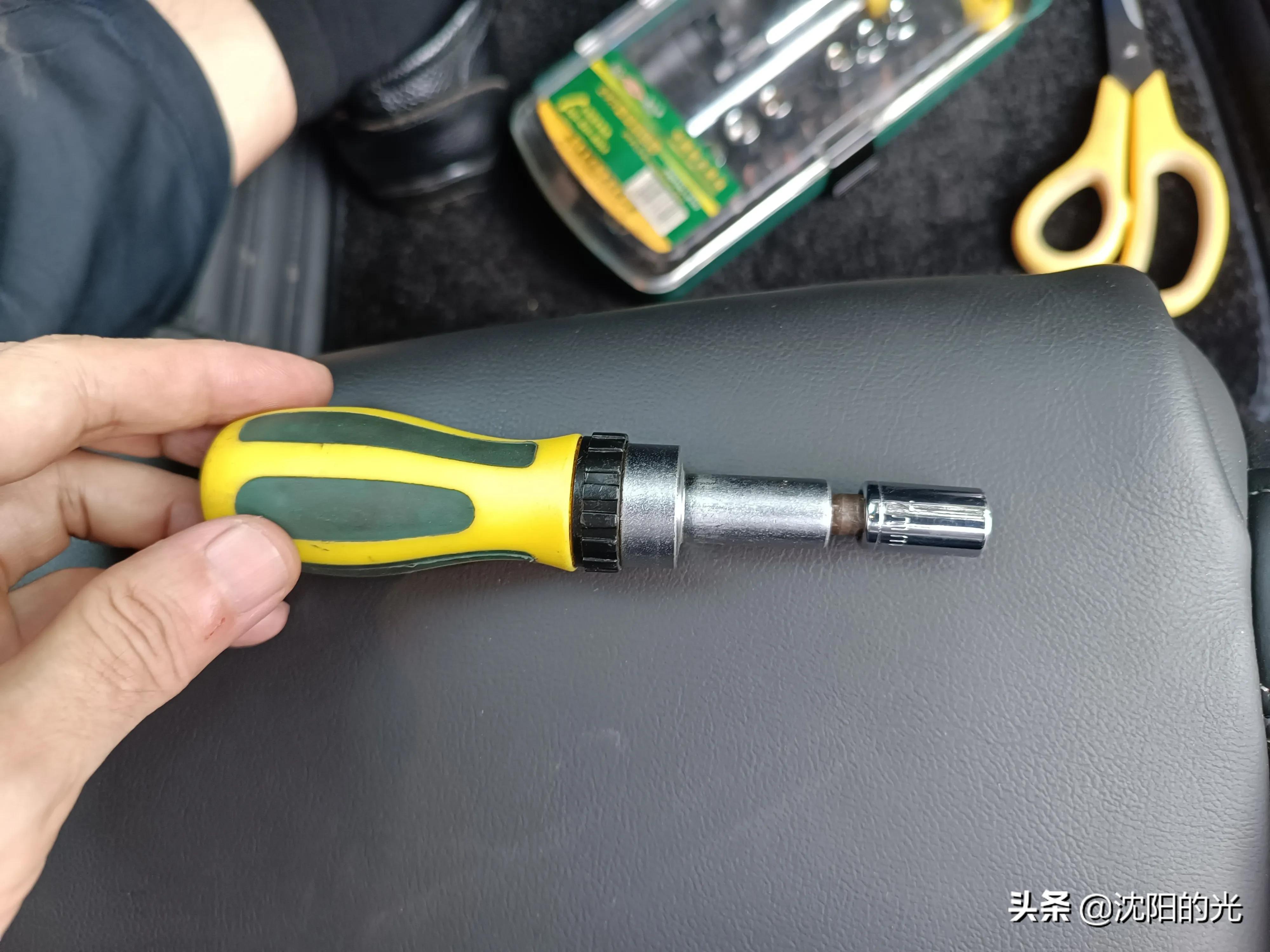 atsl换空调滤芯教程,19款凯迪拉克atsl汽油滤芯怎么拆