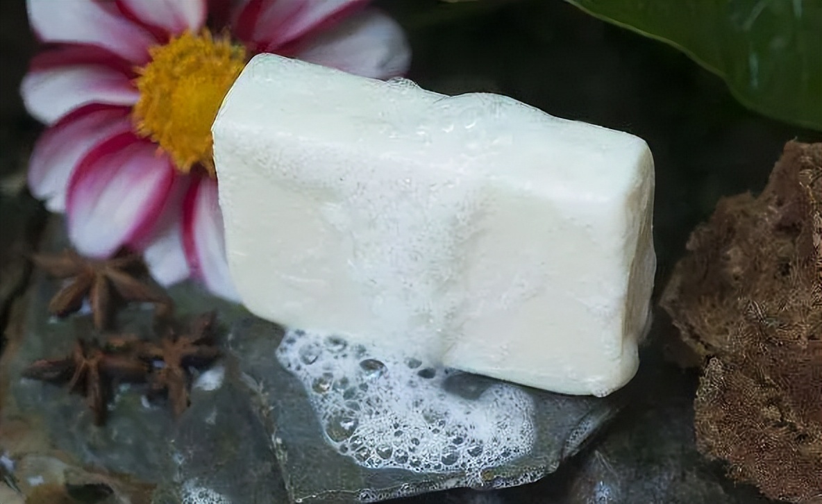 被蚊虫咬了一直反复痒如何处理,为什么被蚊虫咬了会红肿起泡