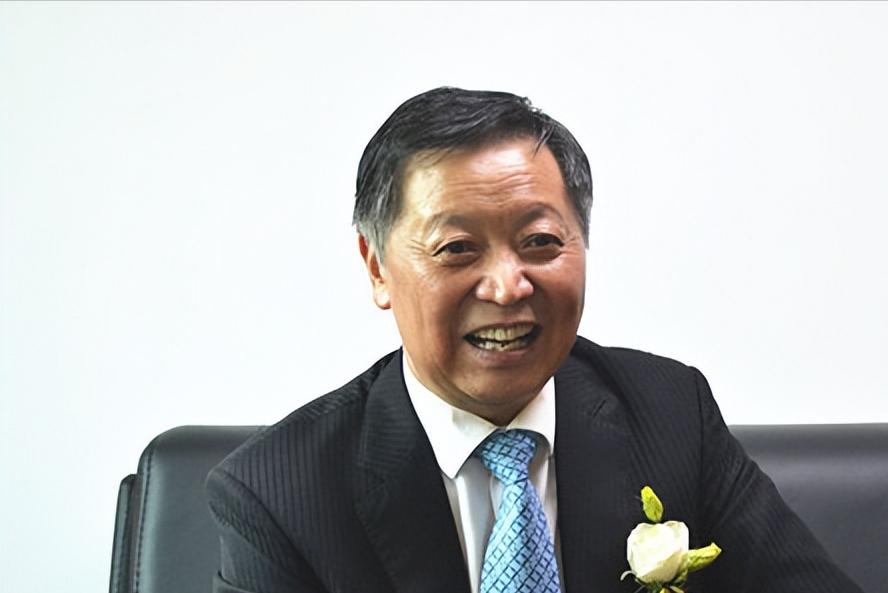 蛇王隆力奇,隆力奇蛇王