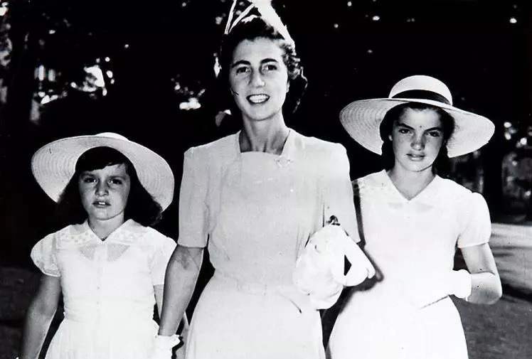 肯尼迪总统被*杀暗**后39岁的妻子为什么会改嫁给62岁的希腊富翁